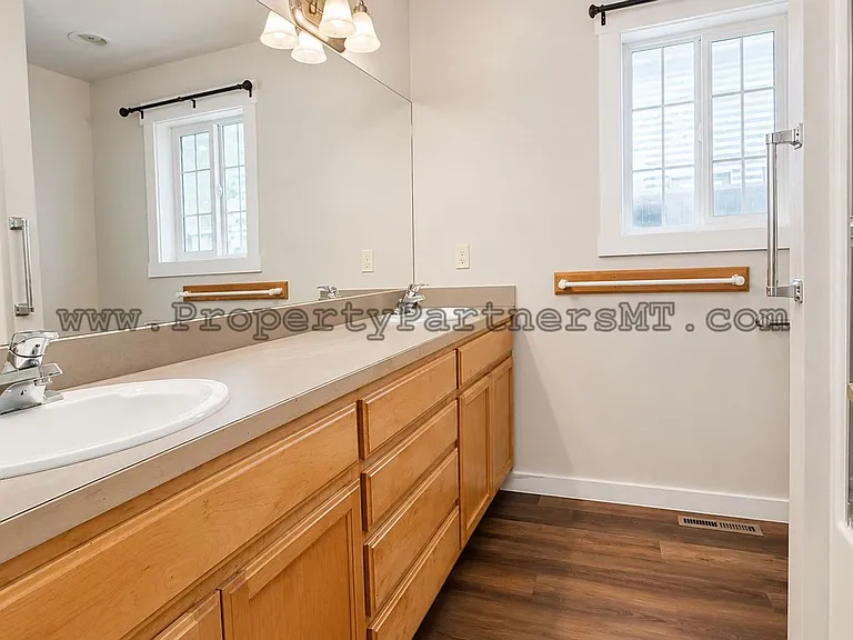 705 N Aster Ave — Photo 8