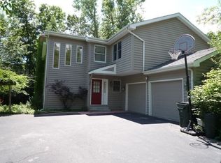 15175 W Oak Spring Rd, Libertyville, IL 60048