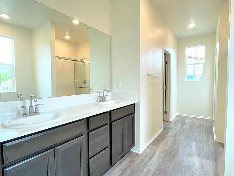 822 Brookdale Dr — Photo 15
