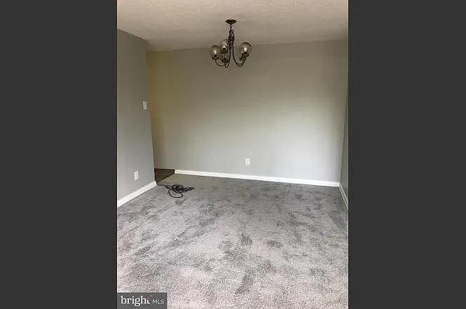 2 bed, 1.5 bath, 914 sqft, $2,100 — Photo 2