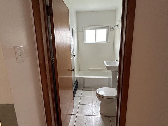 4th image of 602 Sellers Ave