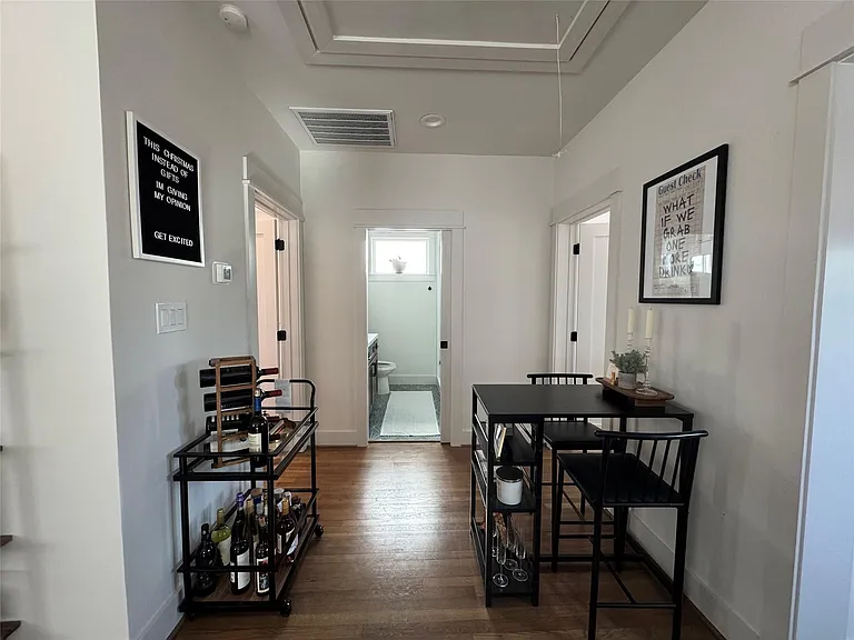 1033 Adele St — Photo 8