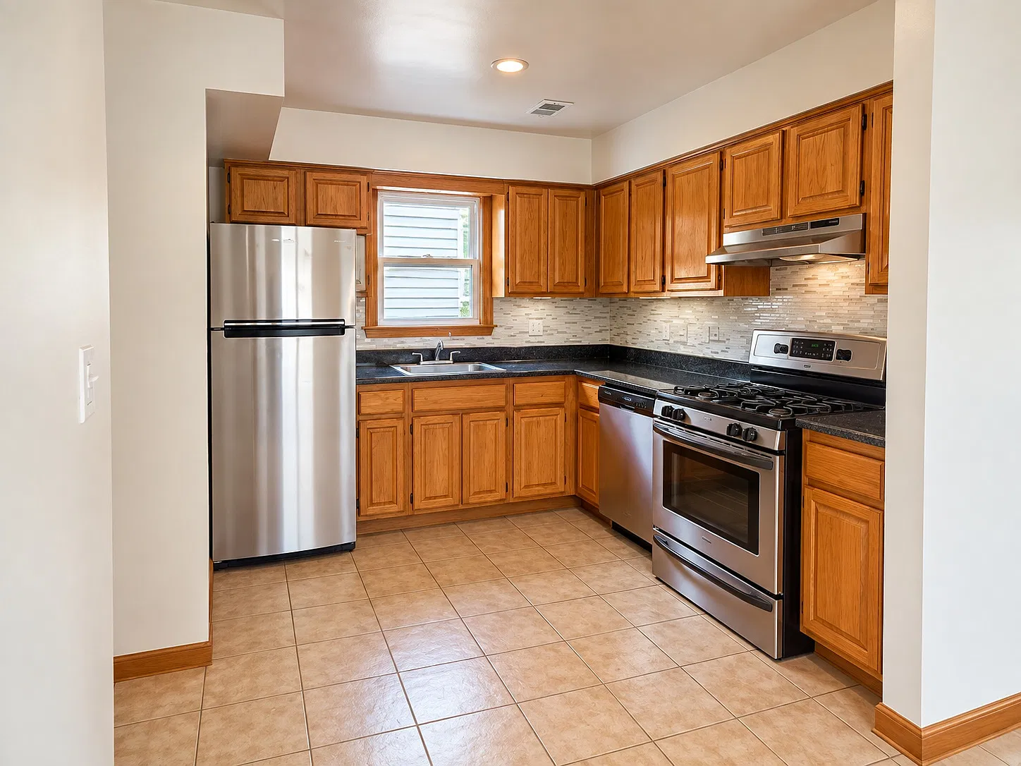 3 bed, 1300 sqft, $2,800 — Photo 3