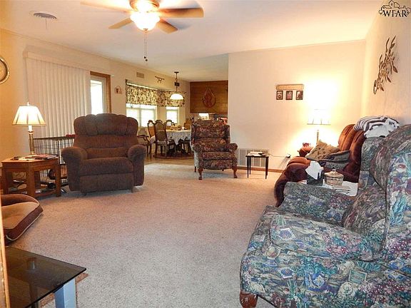4th image of 914 Mimosa St