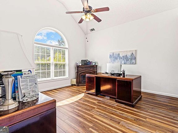 4th image of 185 Longshore Way