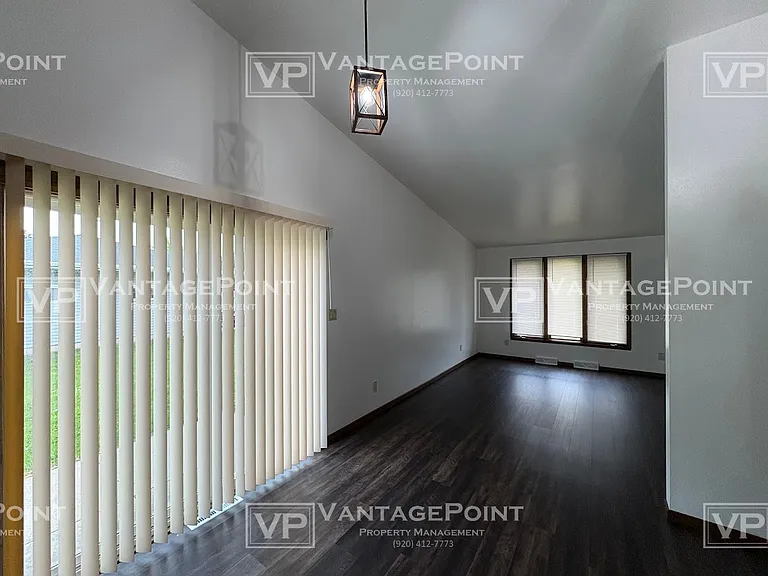 810 Broadway St — Photo 11
