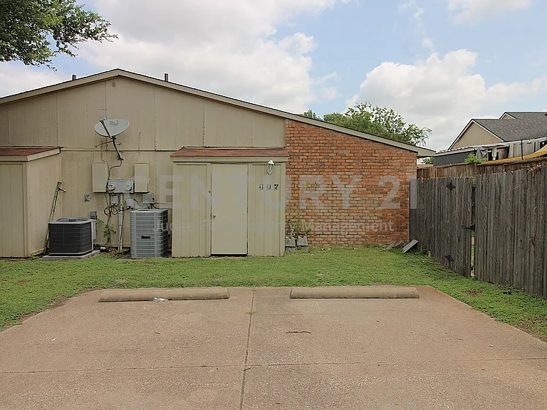 407 Pogue St — Photo 13