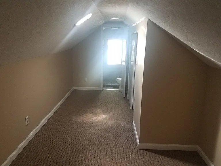 916 N Hill St — Photo 15