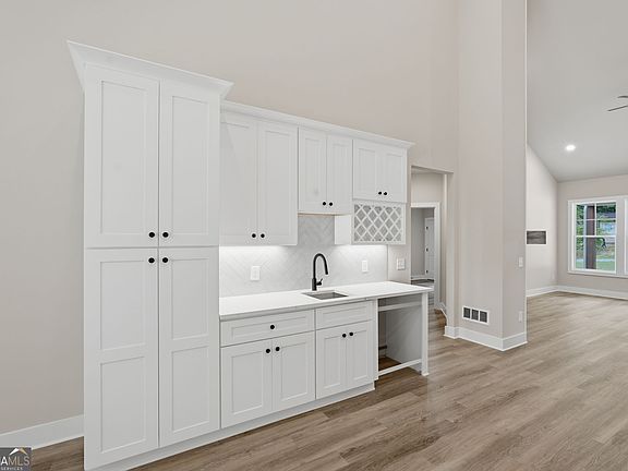 4th image of 9120 Lisa Cir