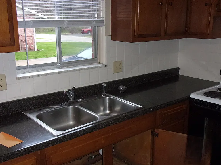 460 Laurel Dr #L460 — Photo 2