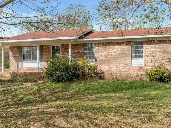 372 Poole Cir, Fyffe, AL 35971