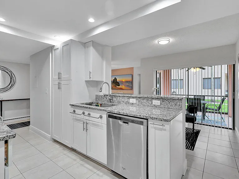 12641 Westhampton Cir #C311 — Photo 15