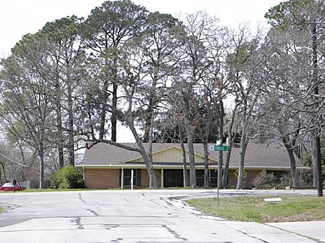 1st image of 1843 Camelot Dr