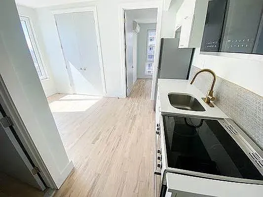 Rented by REQCENTER LLC | media 19