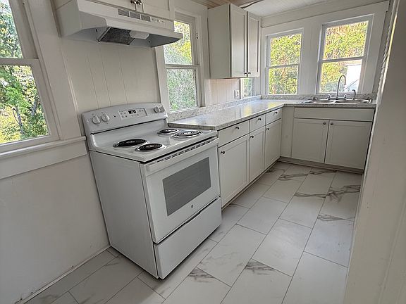 4th image of 210 S Magnolia Ave