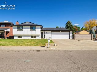 208 Starlite Dr, Pueblo, CO 81005