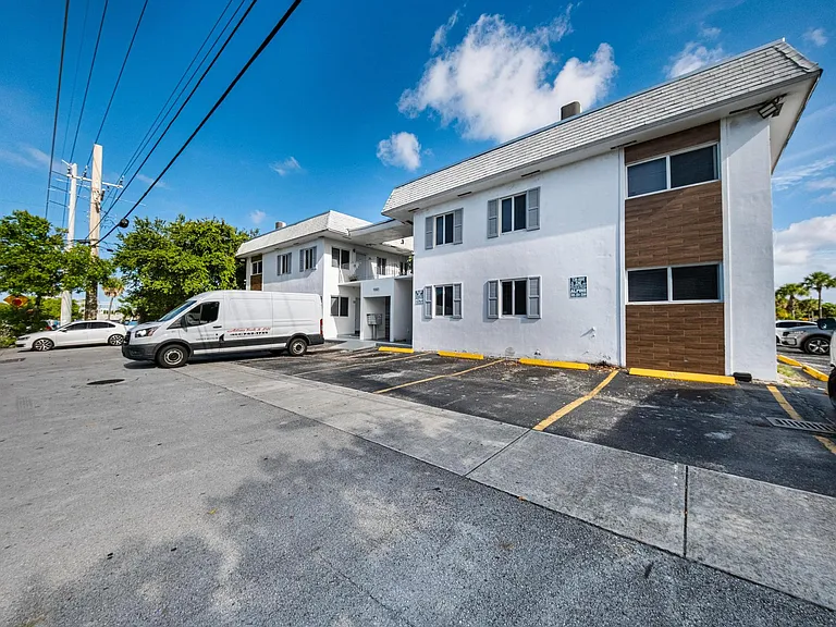 1960 NE 161st St #201 — Photo 17