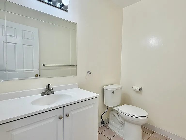 712 Prospect Row — Photo 13