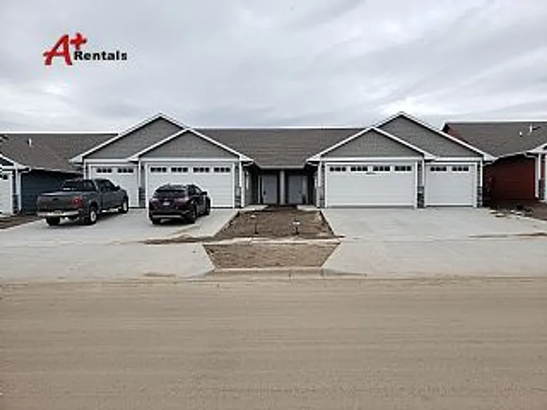 4513 S Dubuque Ave — Photo 1