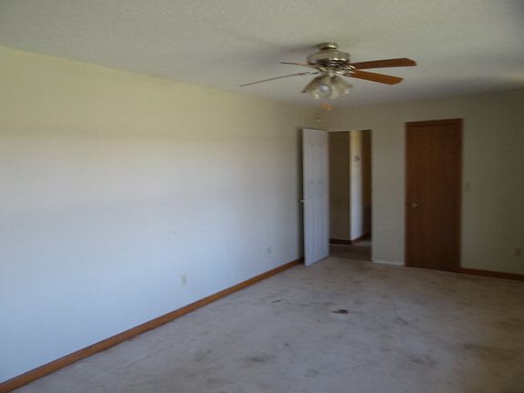 3rd image of 6826 Highway 70 E