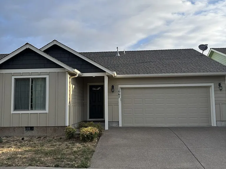 1067 Taurus Loop NE — Photo 2