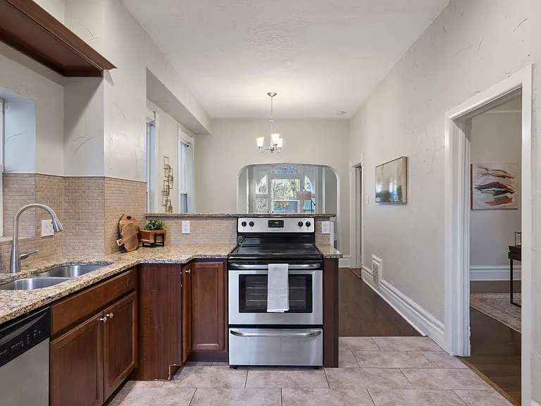 1515 E 31st Ave — Photo 13