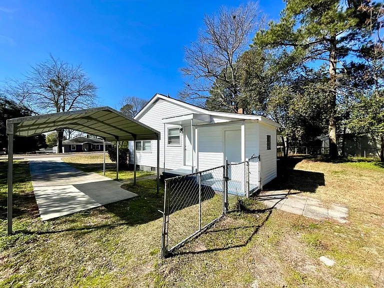 102 Hawthorne St — Photo 4