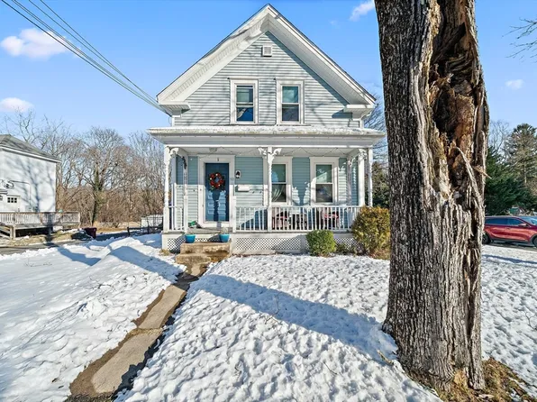 83 Oak St, Middleboro, MA 02346