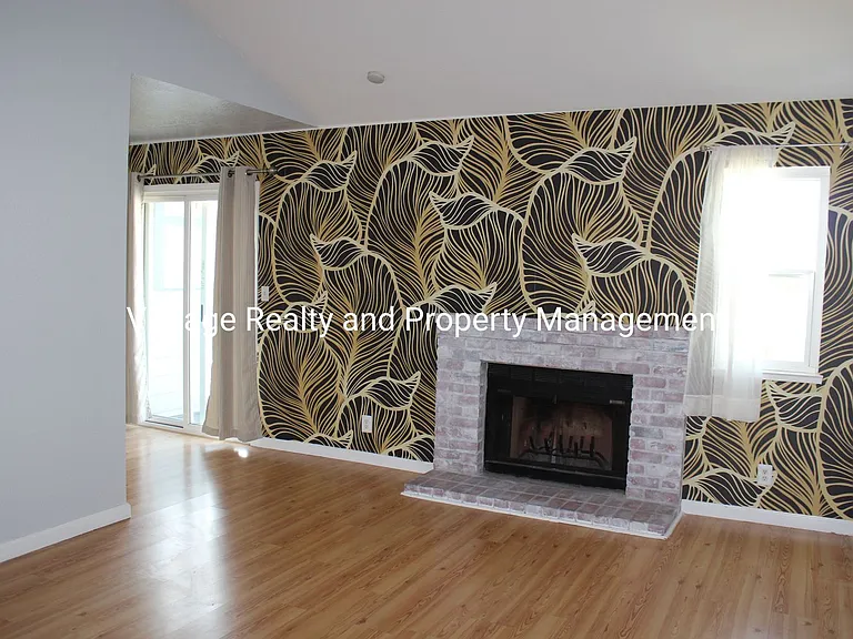 445 Almond Dr #129 — Photo 4