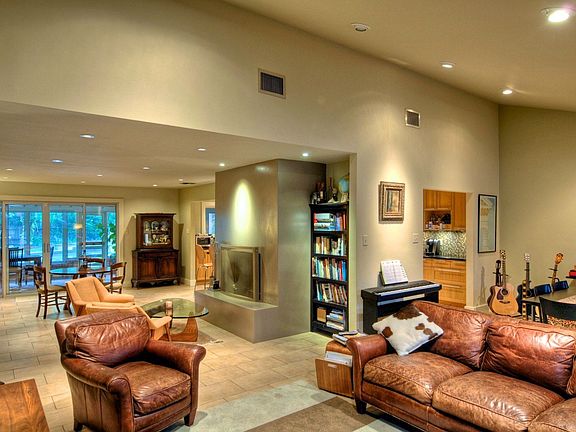 3rd image of 202 Laramie Dr
