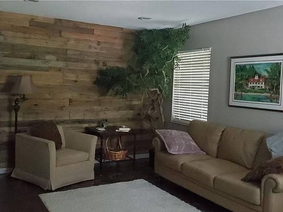 2nd image of 203 Longview Rd