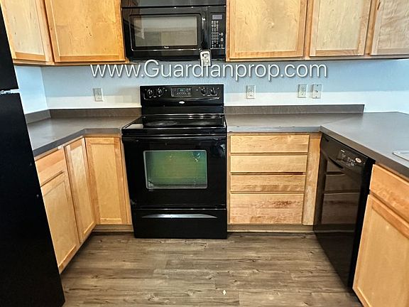 3rd image of 811 4th St SE #110