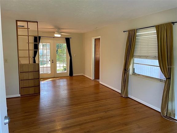 3rd image of 637 Roberta Ave