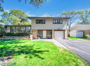 619 Fairway Dr, Glenview, IL