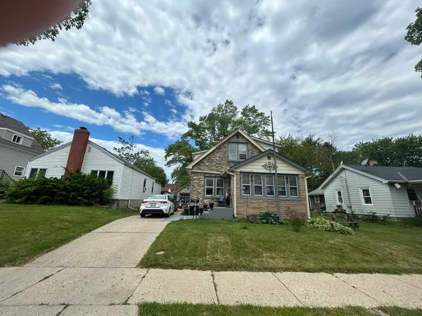 1329 S 89th St, Milwaukee, WI 53214