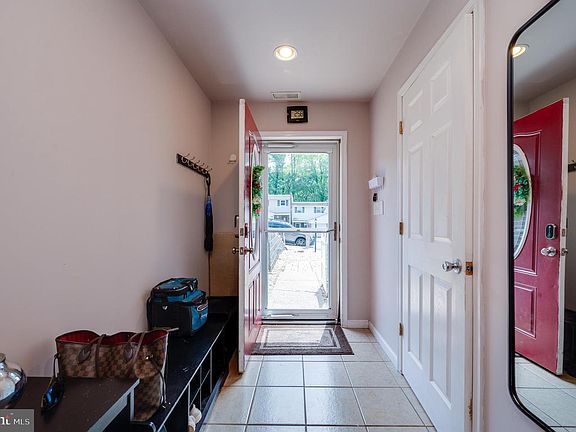 4th image of 832 Woodchuck Ln