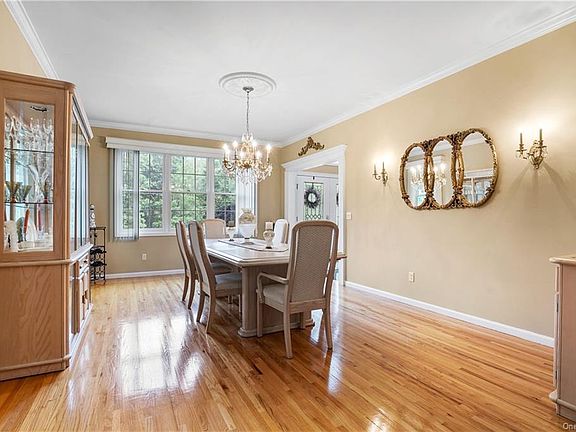 5th image of 879 Hanover St