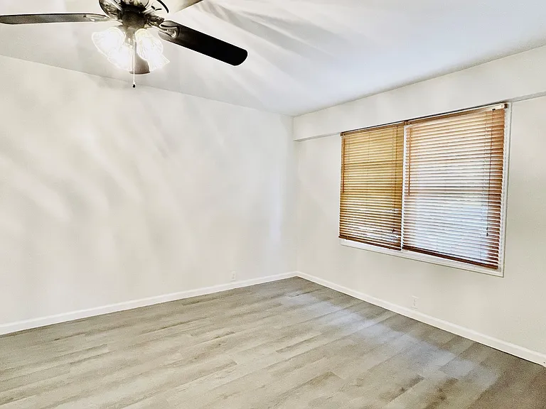 909 Meadow Dr — Photo 12