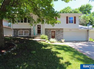 6112 NW 7th St, Lincoln, NE 68521