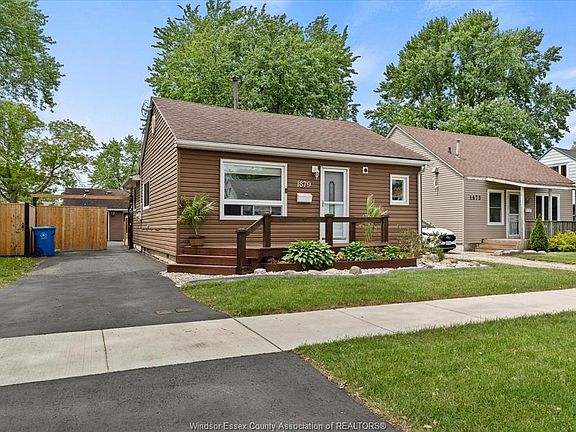 3rd image of 1879 Aubin Rd