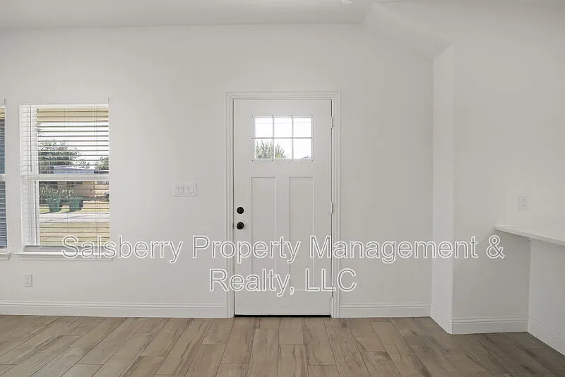 3 bed, 2.0 bath, 1358 sqft, $1,649 — Photo 3