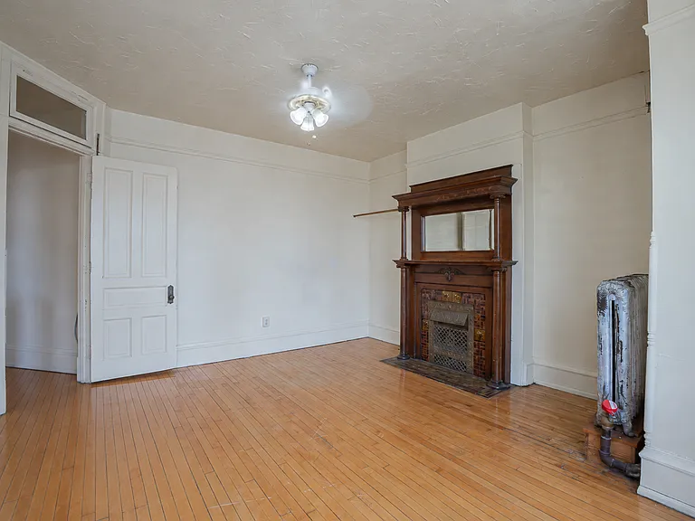 828 N Milwaukee St — Photo 4