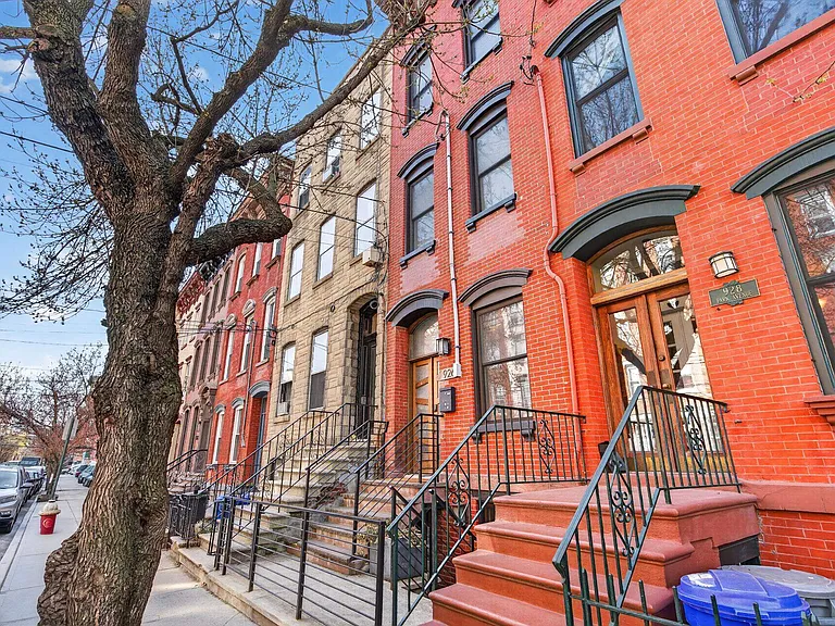 926 Park Ave — Photo 44
