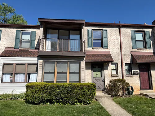 215 East Ct #215 Photo 1