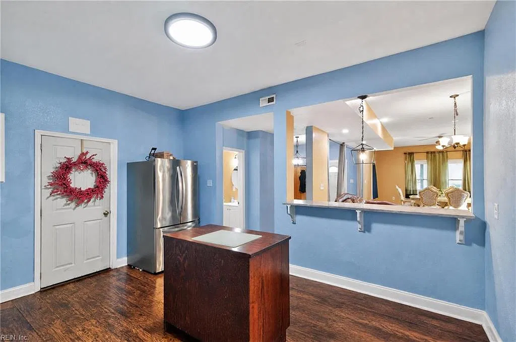 5 bed, 2200 sqft, $2,350 — Photo 3