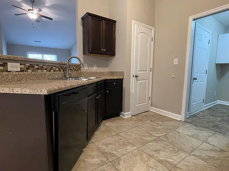 308 Sinclair Ln — Photo 11