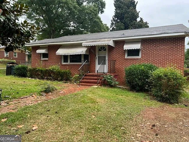 3 bed, 1.5 bath, 1165 sqft, $1,100 — Photo 1