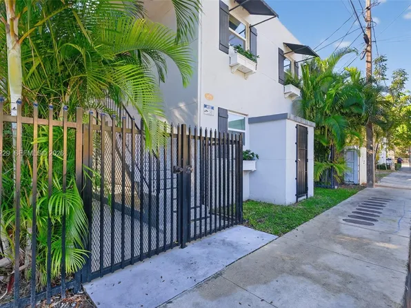 3676 Oak Ave APT 7, Miami, FL 33133