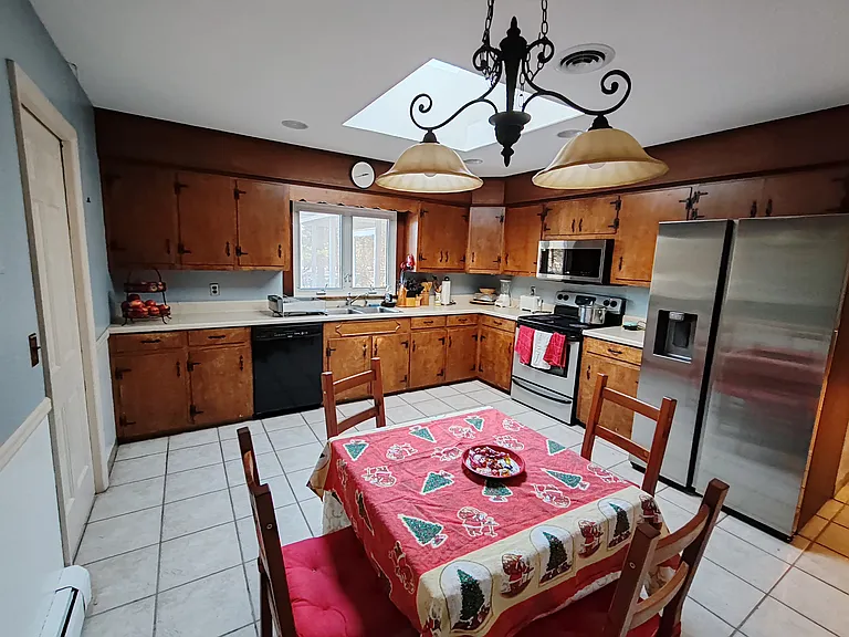 Dine-in kitchen.