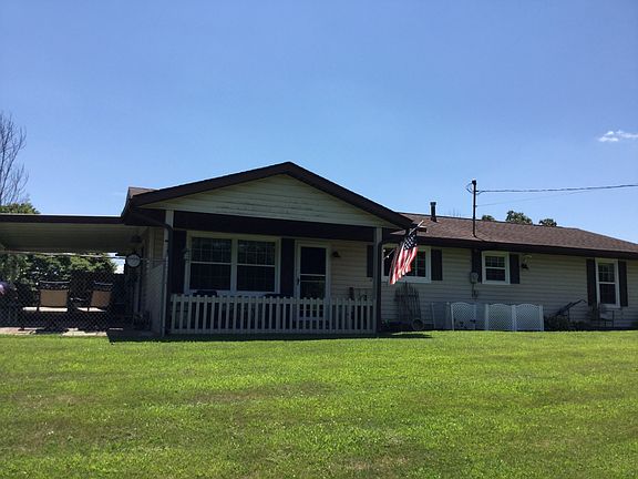 3rd image of 64468 Chestnut Ln
